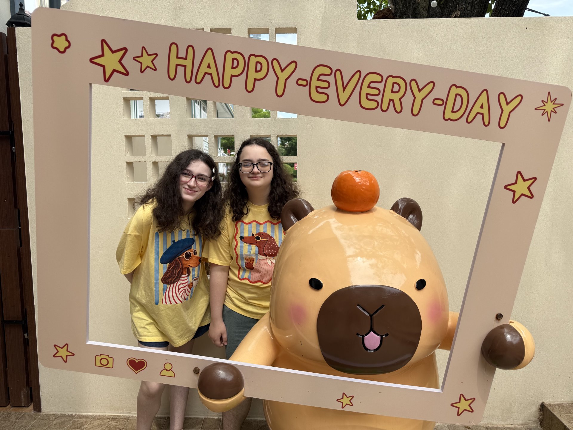 liesl and Luciana at little zoo